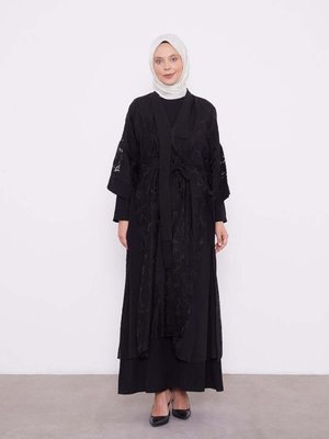 Siyah İç Elbiseli Ferace