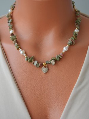 Çok Renkli Unakit Ve İnci Taşlı Kolye