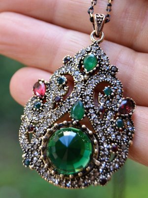 Zümrüt Taşlı Kolye Bronz Rengi