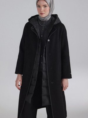 Kaz Tüyü Yelekli Yün Kaban Siyah Kaz Tüyü Yelekli Yün Kaban Siyah