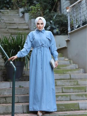 Mavi Ön Cep Kapaklı Ve Düğmeli Belden İp Detaylı Uzun Bisiklet Yaka Yıkamalı Şık Kot Elbise Mavi Ön Cep Kapaklı Ve Düğmeli Belden İp Detaylı Uzun Bisiklet Yaka Yıkamalı Şık Kot Elbise