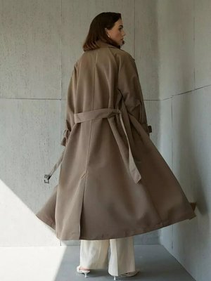 Bileklerde Toka Detaylı Pera Trençkot