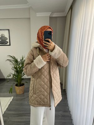 Kapüşonlu Kürk Detaylı Mont Bej