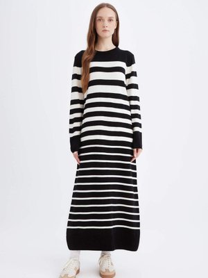 Regular Fit Çizgili Uzun Kollu Maxi Triko Elbise