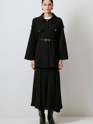 Gold Düğme Detaylı Kemerli Ceket Gold Düğme Detaylı Kemerli Ceket