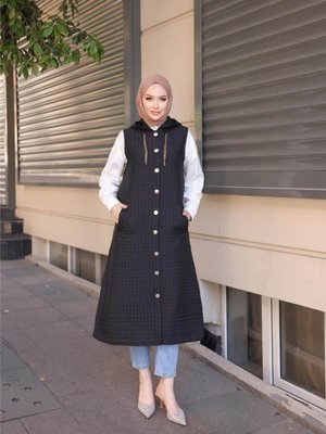 Kapüşonlu Çıtçıtlı Kolsuz Cepli Uzun Kapitone Yelek Siyah