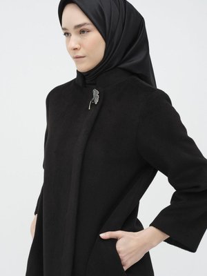 Gizli Patlı Broş Detaylı Kaban Siyah Gizli Patlı Broş Detaylı Kaban Siyah