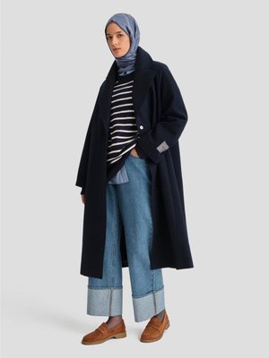 Etiket Detaylı Kaban Lacivert