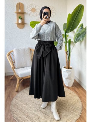 Siyah Fiyonk Detaylı Kloş Etek