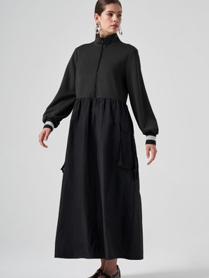 Paraşüt Detaylı Elbise Siyah