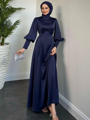 Emora Kuşaklı Saten Elbise Lacivert Emora Kuşaklı Saten Elbise Lacivert