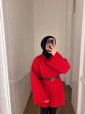 Belden Bağlamalı Kırmızı Buklet Hırka