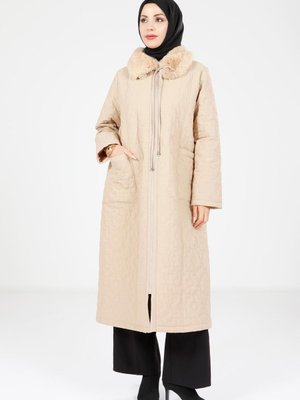 Yakası Kürklü Cepli Bej Renk Kapitone Kaban Yakası Kürklü Cepli Bej Renk Kapitone Kaban