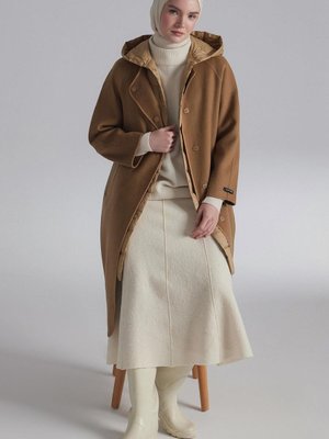 Kaz Tüyü Yelekli Yün Kaban Camel Kaz Tüyü Yelekli Yün Kaban Camel