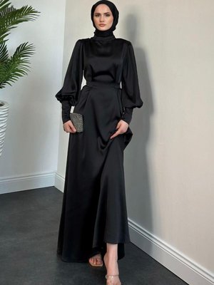 Emora Kuşaklı Saten Elbise Siyah Emora Kuşaklı Saten Elbise Siyah