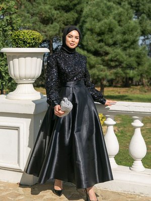 Kuşaklı Saten Abiye Elbise Siyah Kuşaklı Saten Abiye Elbise Siyah