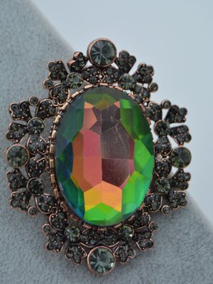 Zirkon Taşlı Bronz Broş Cok Renkli