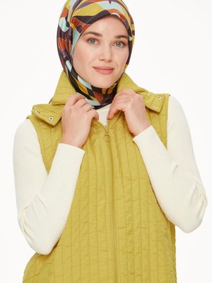 Fermuar Kapamalı Kapüşonlu Kapitone Yelek Hardal