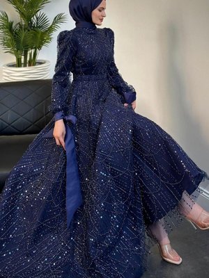 Vittoria Kolu Fiyonk Boncuk İşlemeli Abiye Elbise Lacivert Vittoria Kolu Fiyonk Boncuk İşlemeli Abiye Elbise Lacivert