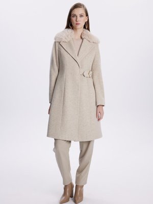 Kruvaze Yaka Kemer Detaylı Bej Kaşe Kaban