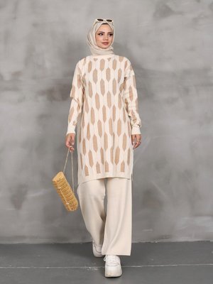 Kadın Modest Geometrik Desenli Yandan Yırtmaçlı Simli Triko Tunik