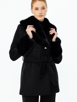 Siyah Yakası Ve Kol Uçları Kürklü Kaşe Kaban Siyah Yakası Ve Kol Uçları Kürklü Kaşe Kaban