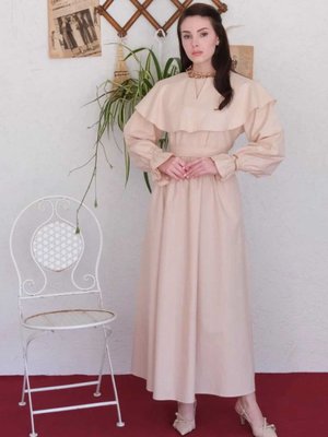 Krem Geniş Yakalı Marul Kol Elbise