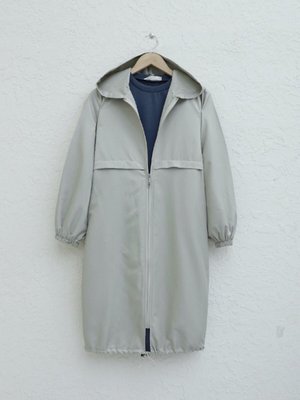 Boydan Fermuarlı Kapüşonlu Uzun Yağmurluk