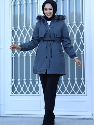 Önleri Düğme Detaylı Beli Bağcıklı İçi Kürklü Çıkarılabilir Kapüşonlu Su Geçirmez Mont