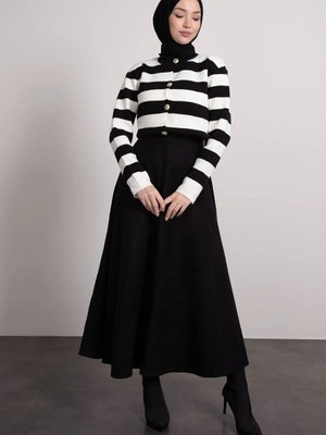 Etek Üstü Gold Düğme Detaylı Premium Hırka Siyah