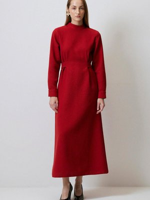 Belden Bağlamalı Tüvit Elbise