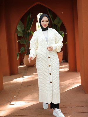 Uzun Örgülü Düğmeli Hırka