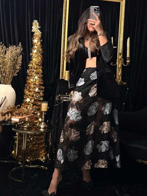 Siyah Serpme Payetli Yaprak İşlemeli Dantel Uzun Etek