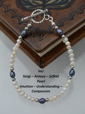 Çok Renkli Siyah Ve Beyaz İnci Tasarım Bileklik