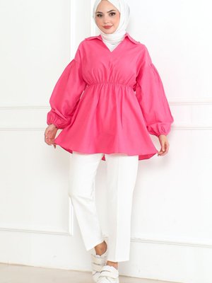 Fuşya Saten Belden Lastikli Omuzları Düğmeli Volanlı Etek Detaylı V Yaka Gömlek Fuşya Saten Belden Lastikli Omuzları Düğmeli Volanlı Etek Detaylı V Yaka Gömlek