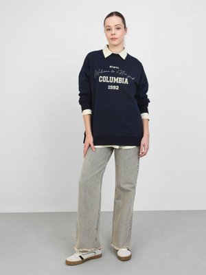 Baskı Detaylı Oversize Sweatshirt Lacivert Baskı Detaylı Oversize Sweatshirt Lacivert