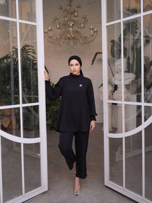 Siyah Pantolonlu Takım Siyah Pantolonlu Takım