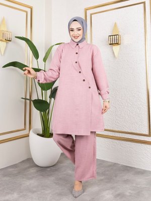 Gül Gömlek Yaka Önü Çapraz Düğmeli Ve İç Bağlamalı Pantolonlu İkili Keten Takım Gül Gömlek Yaka Önü Çapraz Düğmeli Ve İç Bağlamalı Pantolonlu İkili Keten Takım