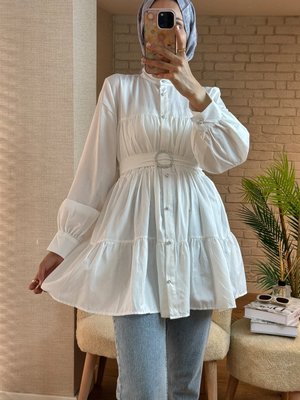 Beyaz Kemer Detaylı Kat Kat Tunik