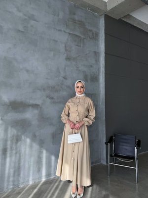 Krem Çıtçıtlı Elbise