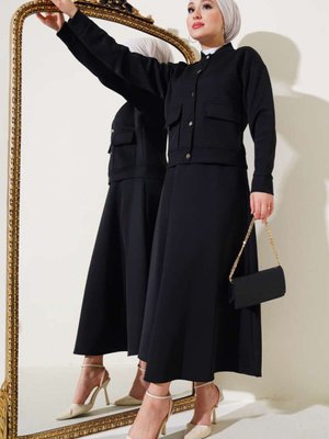 Siyah Metal Düğmeli Etekli Scuba İkili Takım Siyah Metal Düğmeli Etekli Scuba İkili Takım