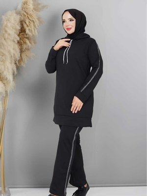 Kapüşonlu Kol Şeritli Eşofman Takımı Kapüşonlu Kol Şeritli Eşofman Takımı