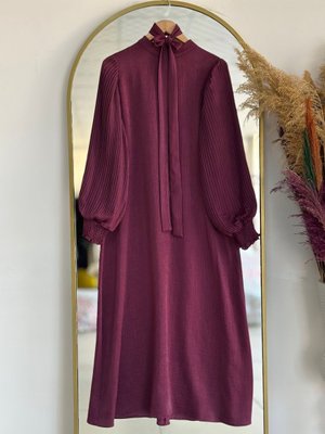 İrem Kolları Piliseli Yakma Elbise Bordo İrem Kolları Piliseli Yakma Elbise Bordo