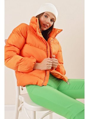 Turuncu Dik Yaka Fermuarlı Şişme Mont Turuncu Dik Yaka Fermuarlı Şişme Mont