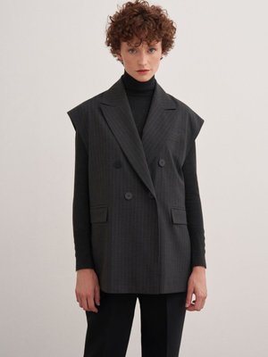 Düğmeli Cepli Yelek Düğmeli Cepli Yelek