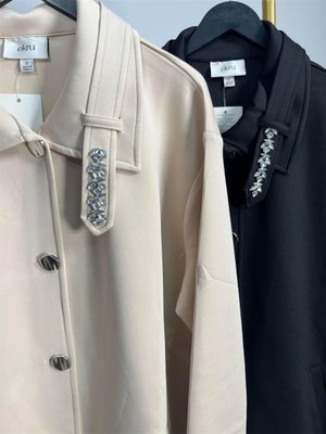 Yakası Taş İşlemeli Metal Düğmeli Ceket