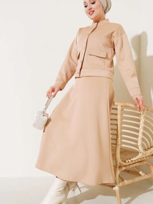 Bej Metal Düğmeli Etekli Scuba İkili Takım Bej Metal Düğmeli Etekli Scuba İkili Takım