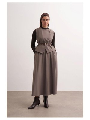 Çapraz Kesim Kemerli Yelekli Takım