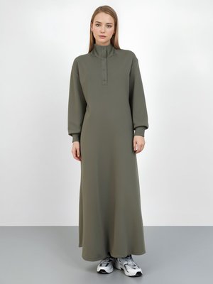Haki Çıtçıt Detaylı Yumuşak Tuşeli Elbise