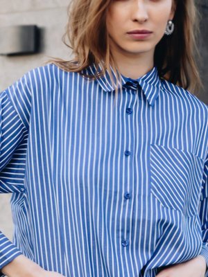 Saks Mavi Beyaz Çizgili Uzun Kollu Tek Cepli Gömlek Saks Mavi Beyaz Çizgili Uzun Kollu Tek Cepli Gömlek